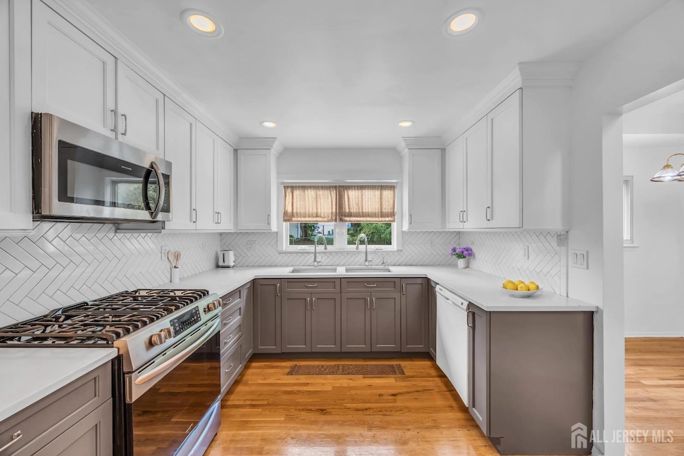 Under Contract $569,900