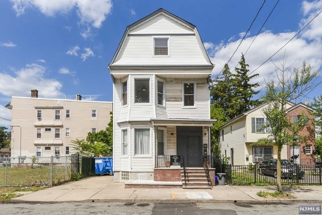 Sold $330,000 • Co-Listing Agent