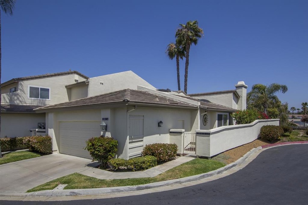 Single Story End Unit on Quiet Private Cul-de-sac