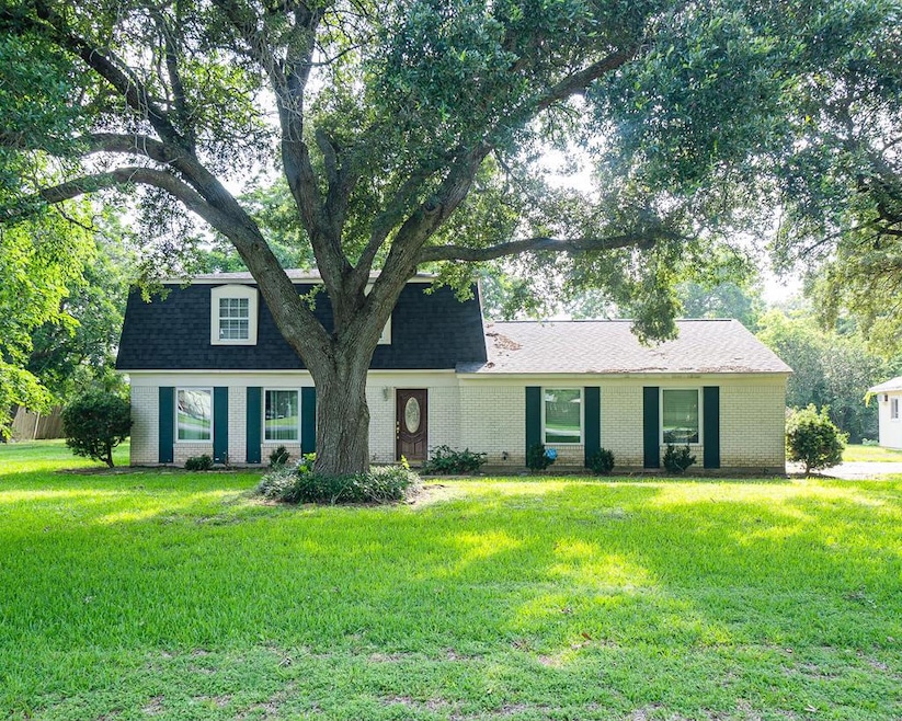 210 San Bernard St, Bay City, TX 77414 - photo 1