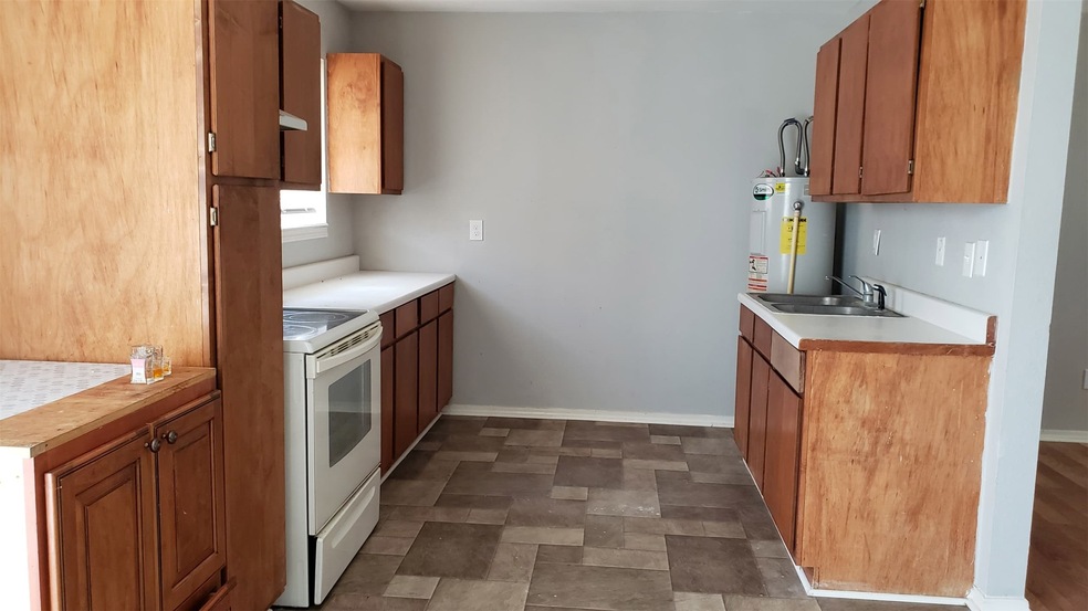 235 Hamlink Rd unit 4, Beasley, TX 77417 - photo 1