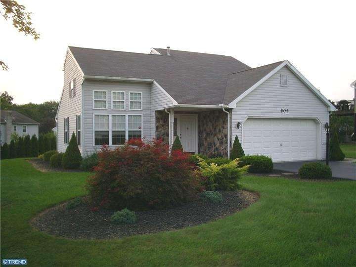 606 Washington St, Shoemakersville, PA 19555 - photo 1