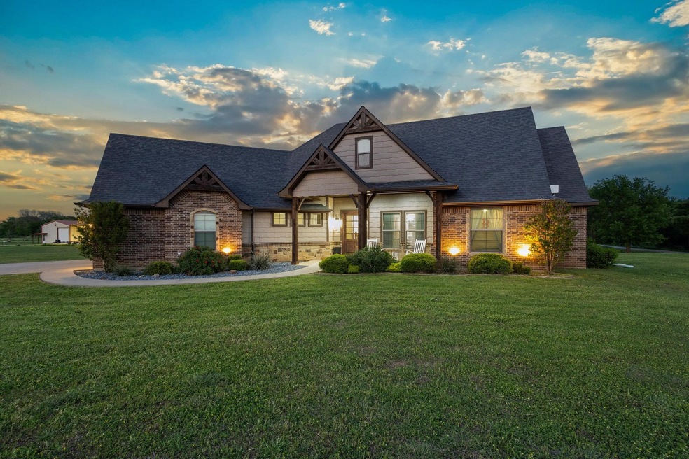 Pending $640,000 • Co-Listing Agent