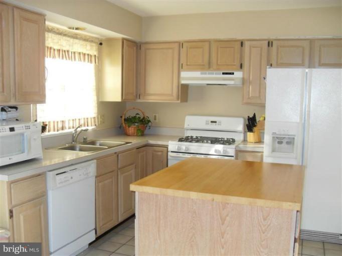 2821 Cleeve Hill Ct, Woodbridge, VA 22191 - photo 1