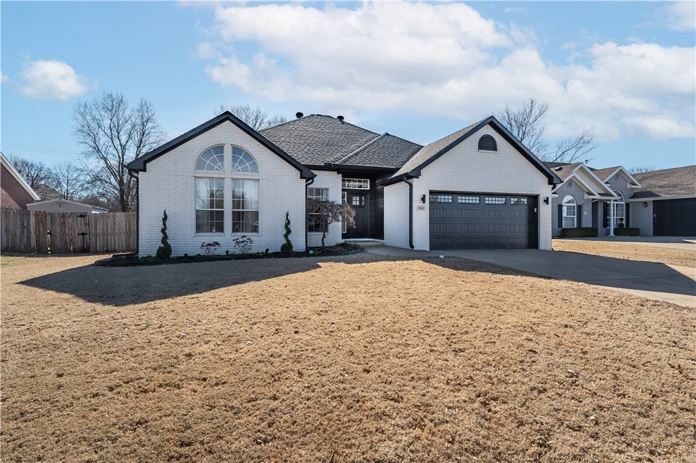 1303 Sanford Dr, Bentonville, AR 72712 - photo 1