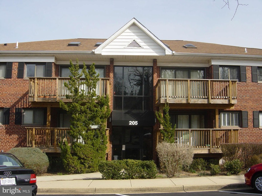 205 Skyhill Rd unit 10, Alexandria, VA 22314 - photo 1