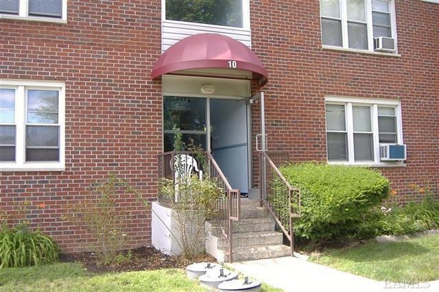 10 Stokes Rd unit 2B, Yonkers, NY 10710 - photo 1