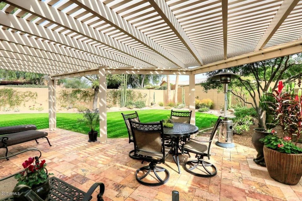 Large Back Patio/Yard--WOW