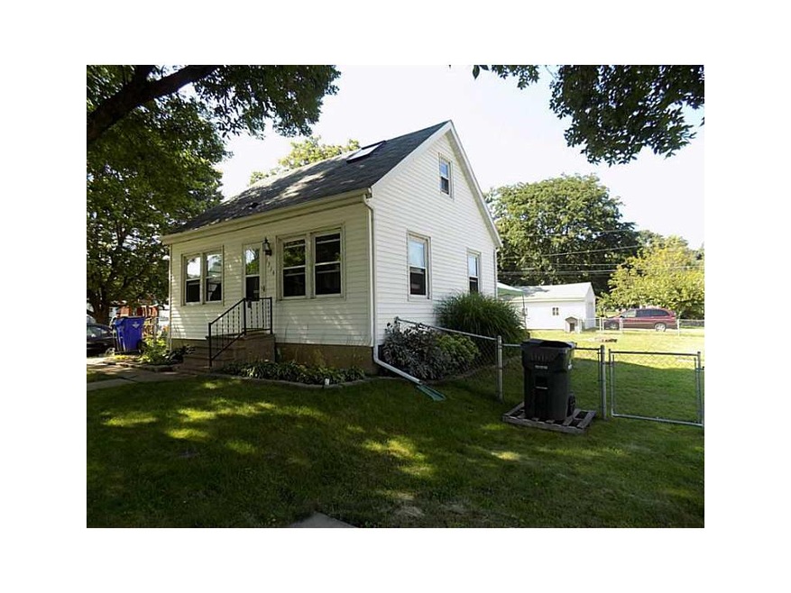 1314 E Ave NW, Cedar Rapids, IA 52405 - photo 1