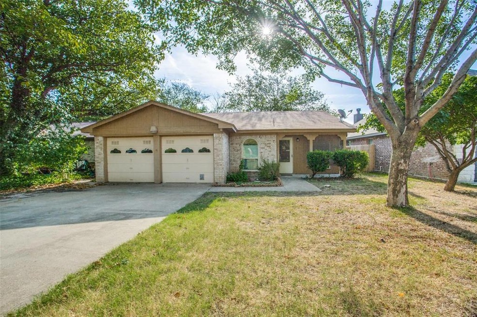 622 Hallvale Dr, Fort Worth, TX 76108 - photo 1