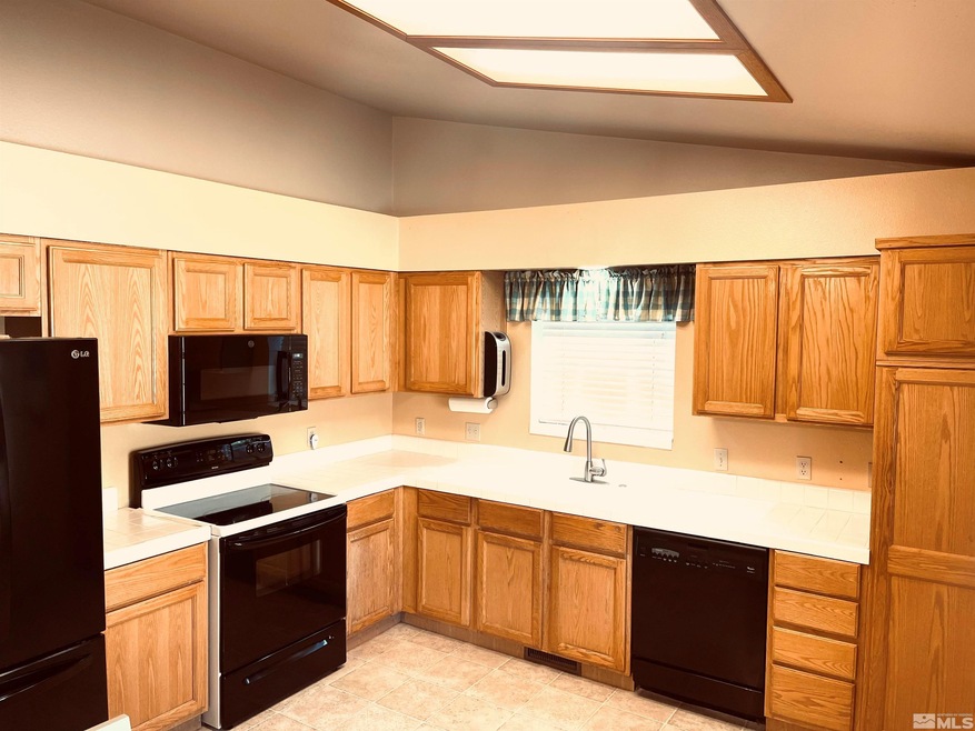 584 Keddie St, Fallon, NV 89406 - photo 1