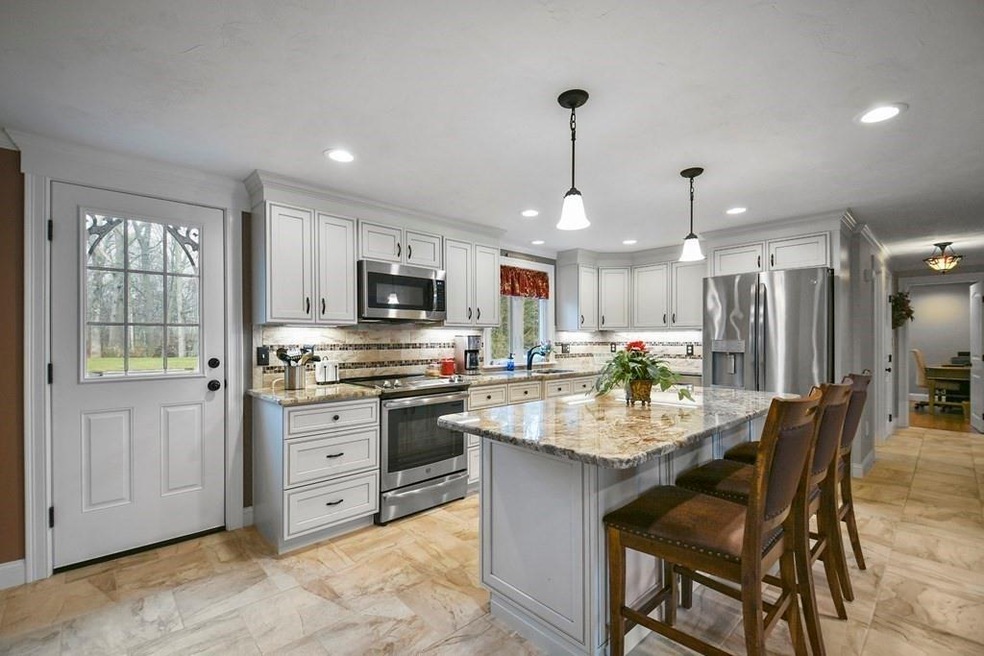 18 Skyview Ln, Webster, MA 01570 - photo 1