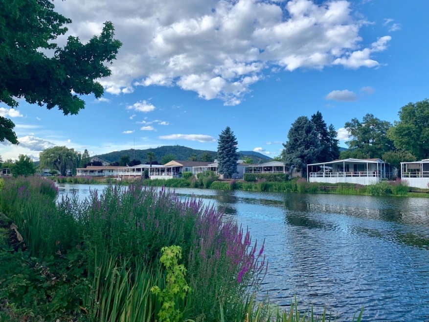 402 Currie Ln, Grants Pass, OR 97526 - photo 1