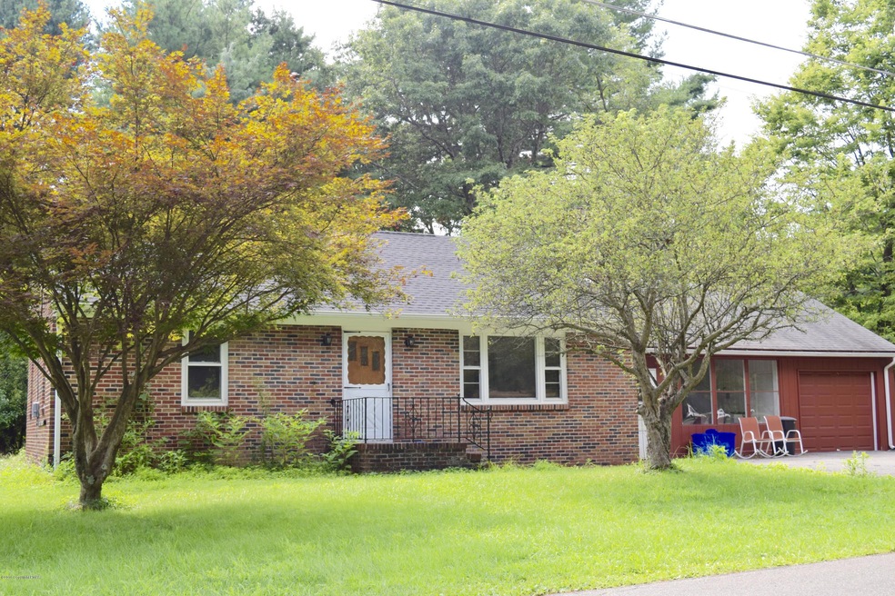 435 Cottontail Ln, East Stroudsburg, PA 18301 - photo 1