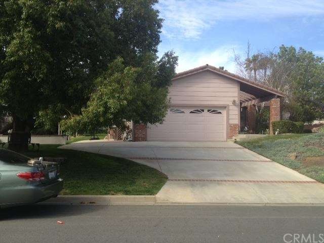 Corner lot, extra wide driveway
