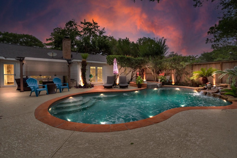 10043 Olympia Dr, Houston, TX 77042 - photo 1