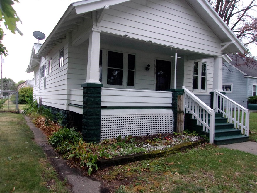 1009 9th Ave, Menominee, MI 49858 - photo 1