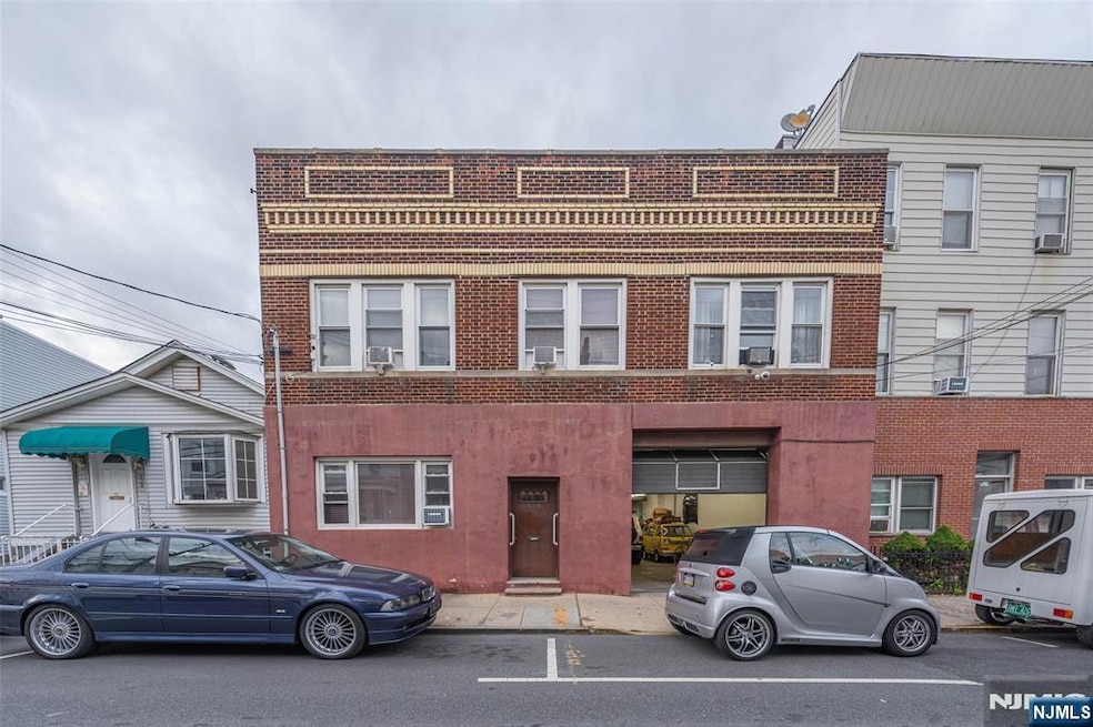 For Sale $759,000 • Co-Listing Agent