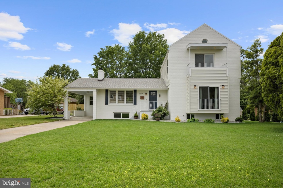 2209 Rollins Dr, Alexandria, VA 22307 - photo 1