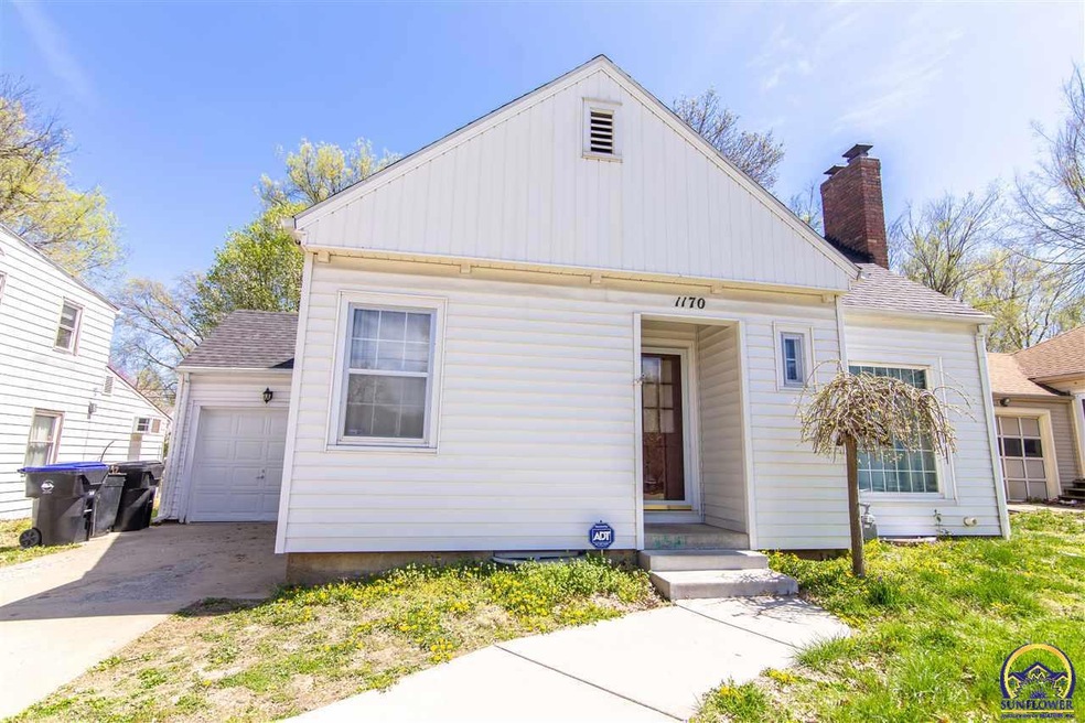 1170 SW Oakley Ave, Topeka, KS 66604 - photo 1