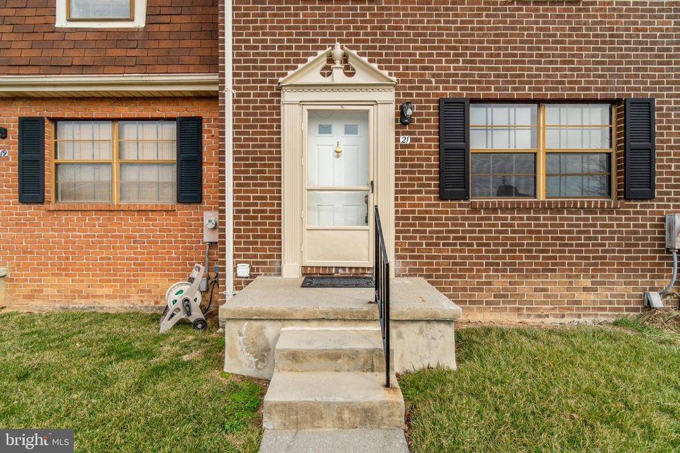 21 Holland Hill Ct, Catonsville, MD 21228 - photo 1