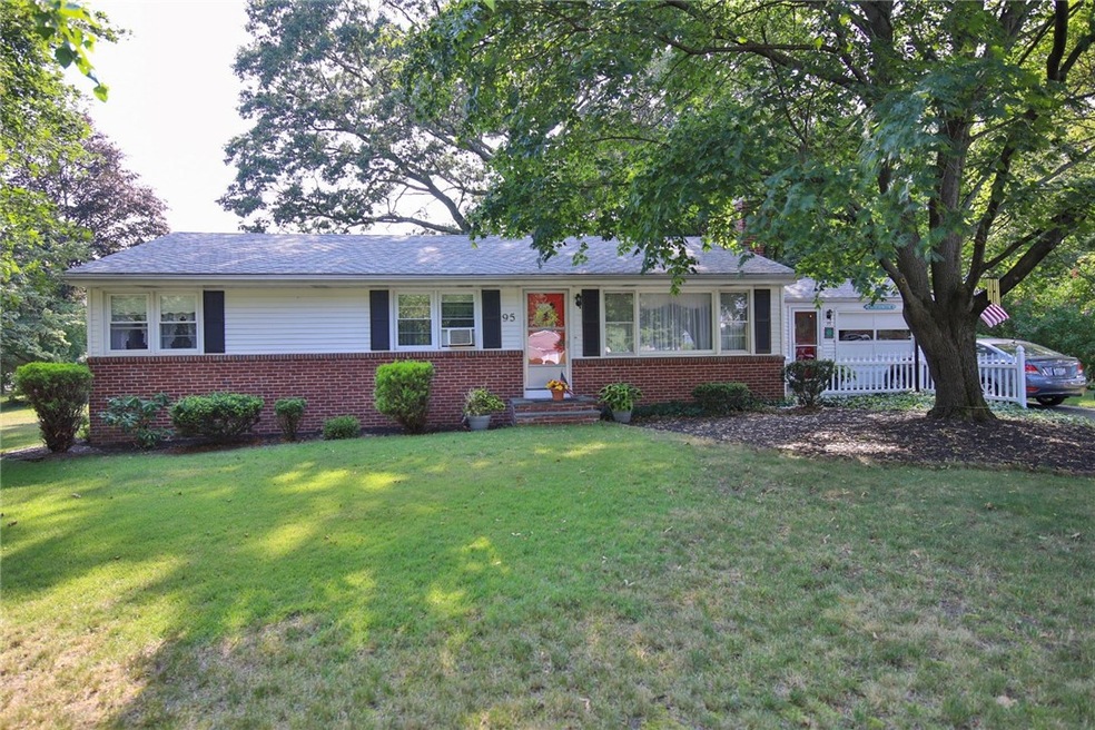 95 Fir Glade Dr, Warwick, RI 02886 - photo 1