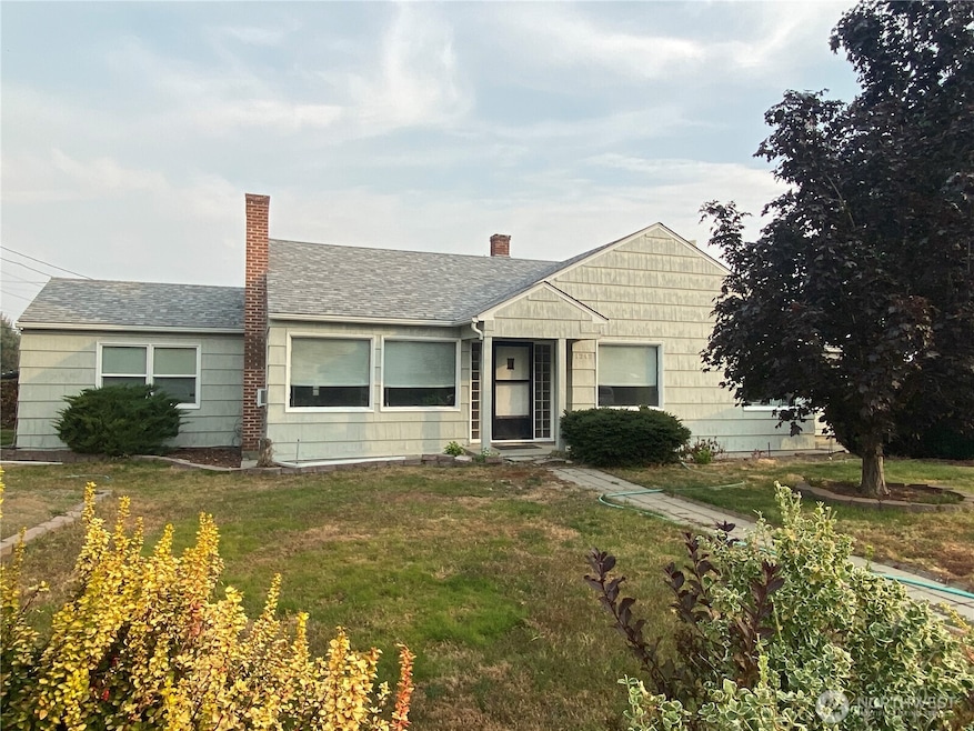 1242 Cherry St, Wenatchee, WA 98801 - photo 1