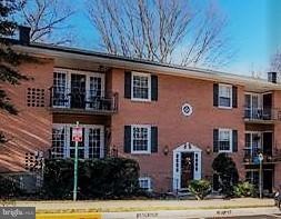 3814 Lyndhurst Dr unit 101, Fairfax, VA 22031 - photo 1