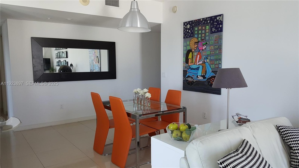 185 SW 7th St unit 1612, Miami, FL 33130 - photo 1