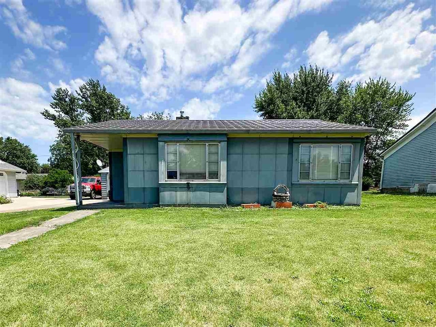 415 S Main St, Sigourney, IA 52591 - photo 1