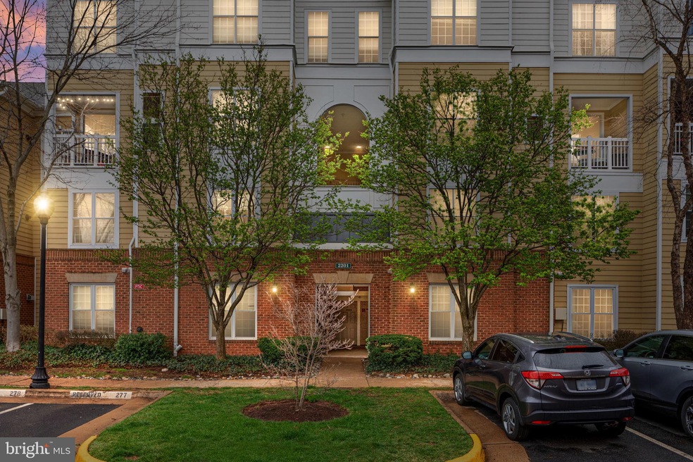 2201 Westcourt Ln unit 303, Herndon, VA 20170 - photo 1
