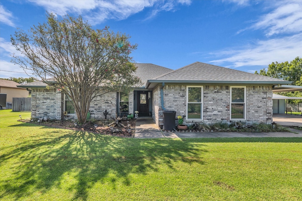 107 Fort Graham Cir, Waco, TX 76705 - photo 1