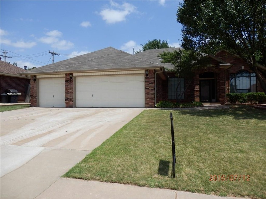 2708 E Hills Dr, Moore, OK 73160 - photo 1