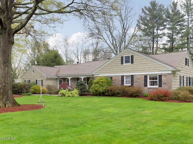 104 Stonehedge Dr N, Greenwich, CT 06831 - photo 1