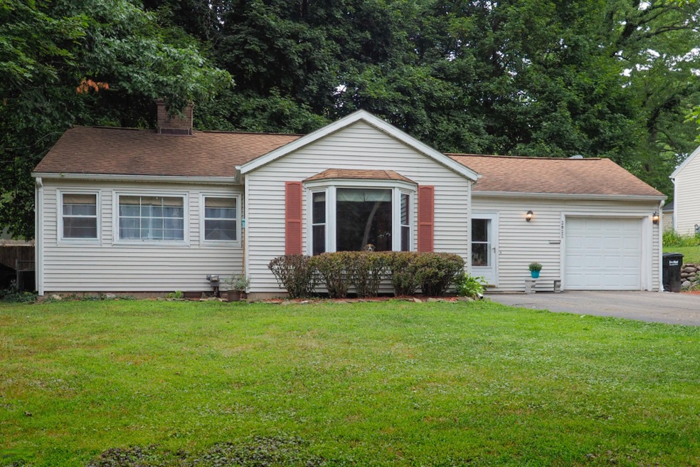 2922 Broadway Ave-101