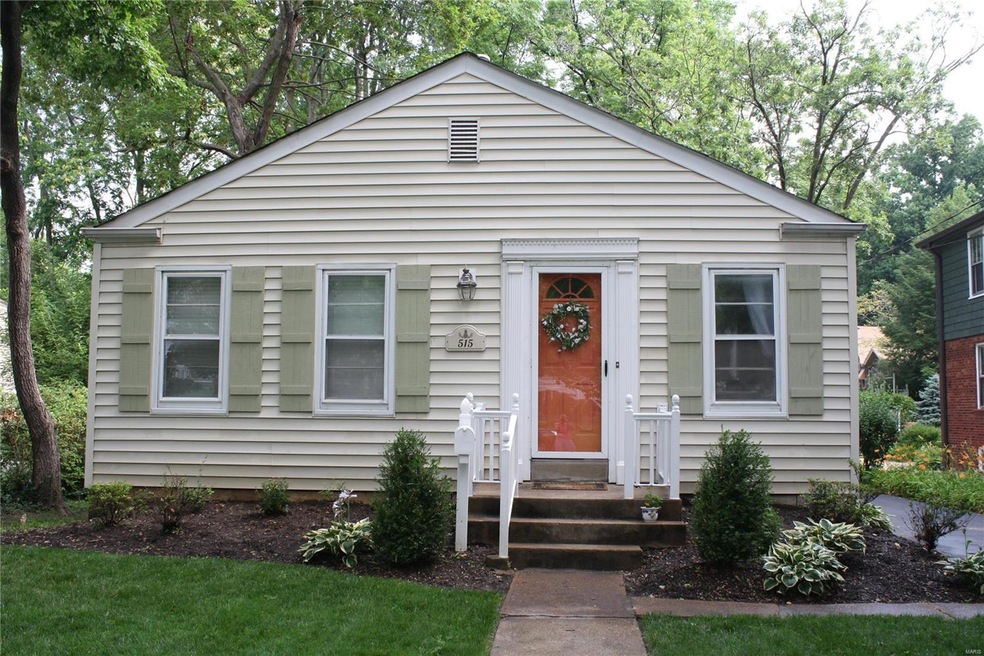 Welcome to this Webster charmer!