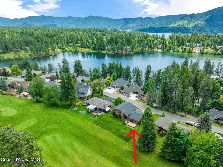 House on Golf Course, Lake