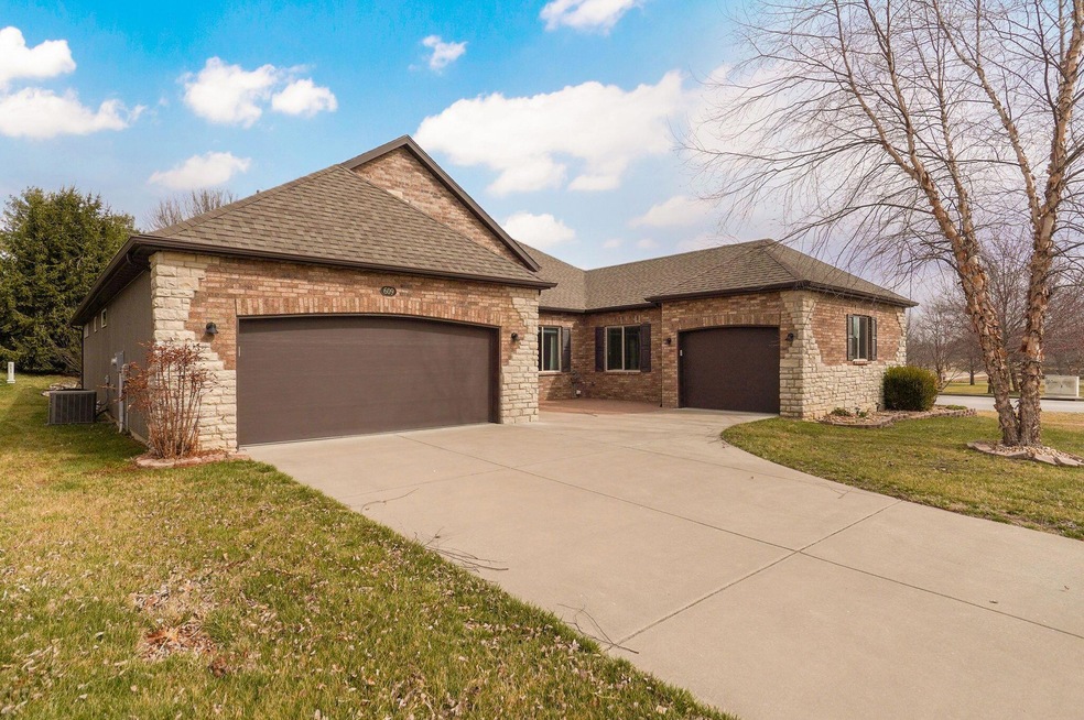 609 E Penzance Dr, Nixa, MO 65714 - photo 1