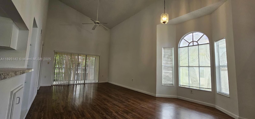 3204 Glenmoor Dr unit 3204, West Palm Beach, FL 33409 - photo 1