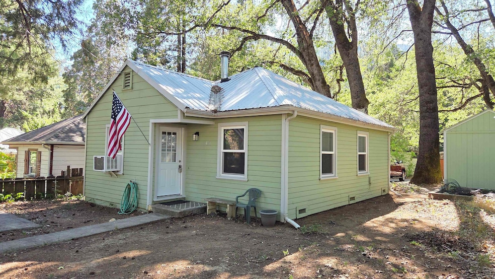 4511 Gleaves Ave, Dunsmuir, CA 96025 - photo 1