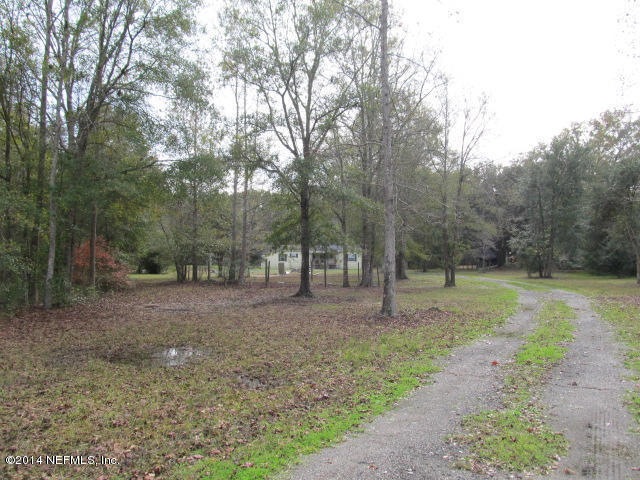 FRONT VIEW & DRIVEWAY