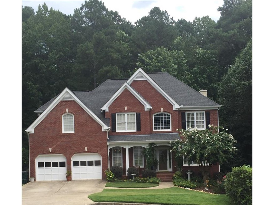Nicely landscaped front yard w/level driveway