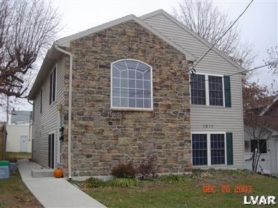 1011 S Lumber St unit 2, Allentown, PA 18103 - photo 1