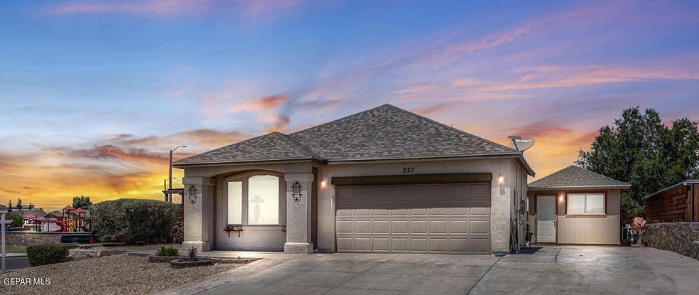 237 Flor Acacia Ln, Socorro, TX 79927 - photo 1