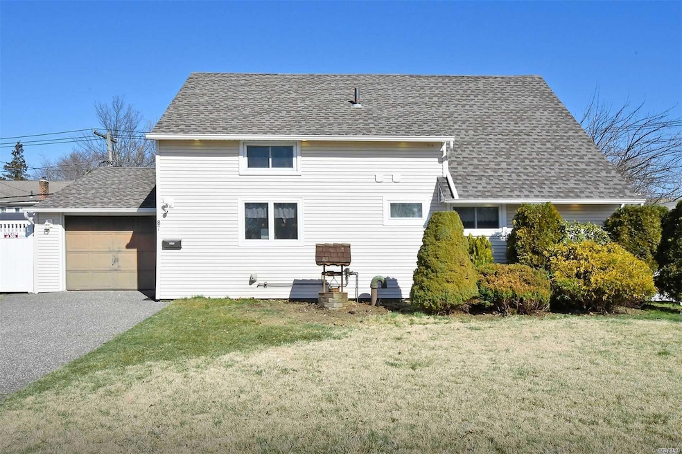 87 Red Maple Dr N, Levittown, NY 11756 - photo 1