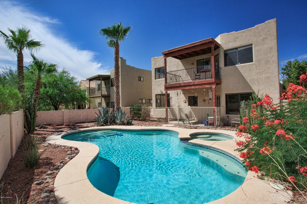 Great pool and yard!