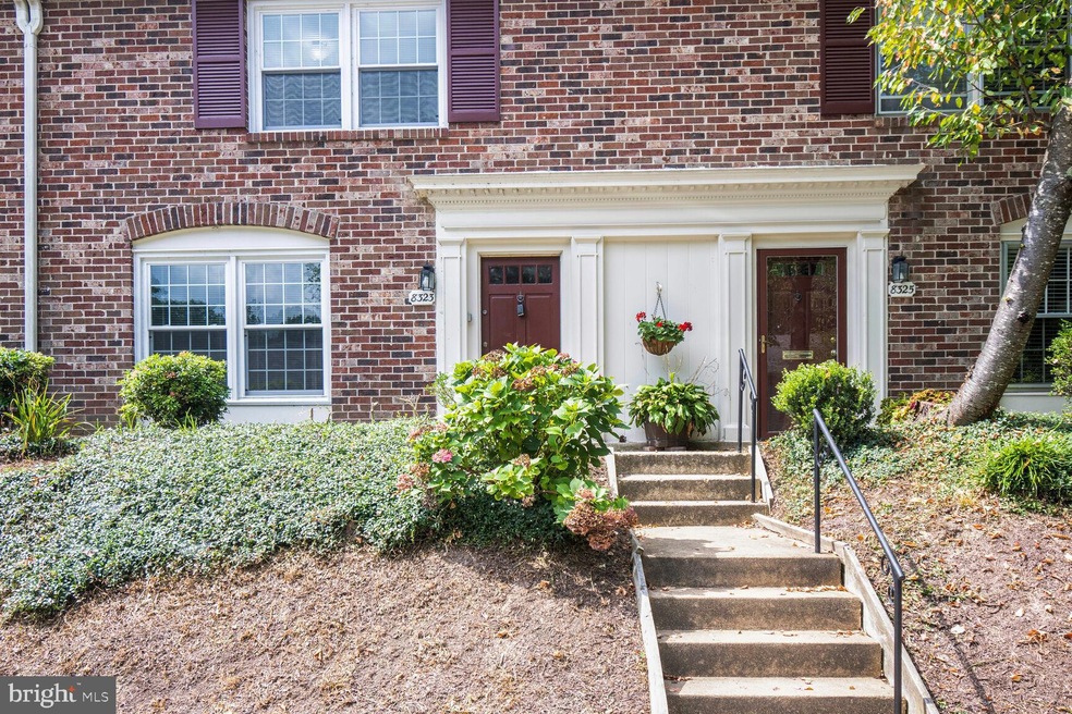 8323 Kingsgate Rd unit 520, Springfield, VA 22152 - photo 1