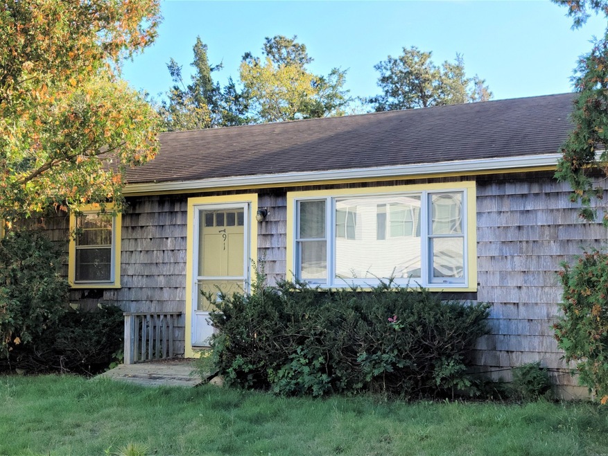 91 Carol Lane Includes 2 Adjacent Lots unit includes 2 adjacent, Oak Bluffs, MA 02557 - photo 1