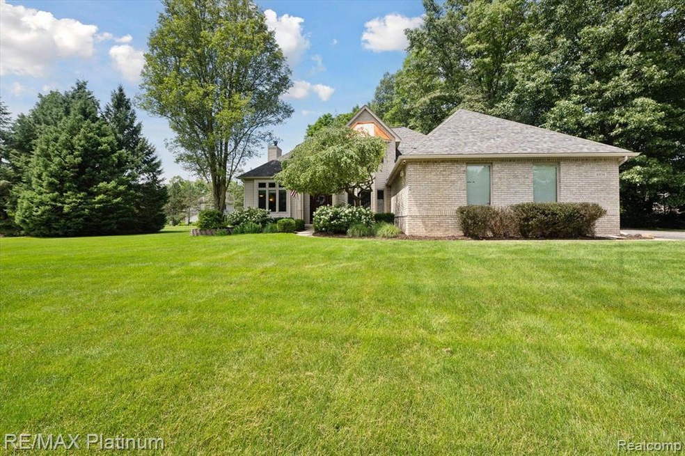 Welcome to 6934 W Ridge Drive!!