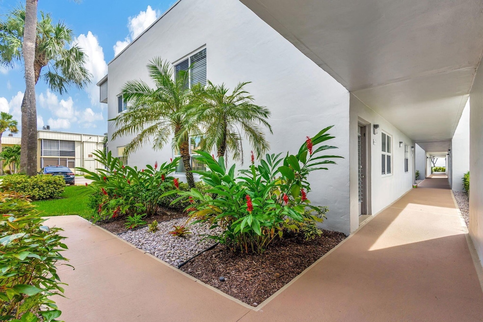 161 Normandy Ln unit D, Delray Beach, FL 33484 - photo 1